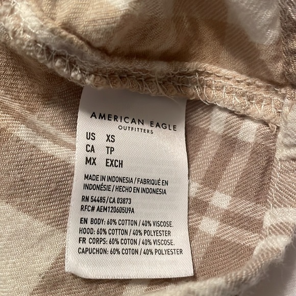 American Eagle - size XSmall- distressed cropped flannel with hood - Picture 6 of 10
